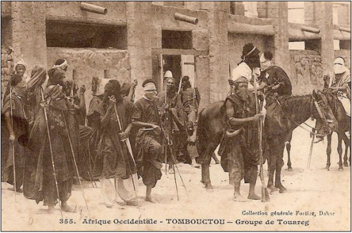 Groupe de Touarges à Tombouctou en 1929 (source : images du passé en Afrique de l'Ouest idppao.com)